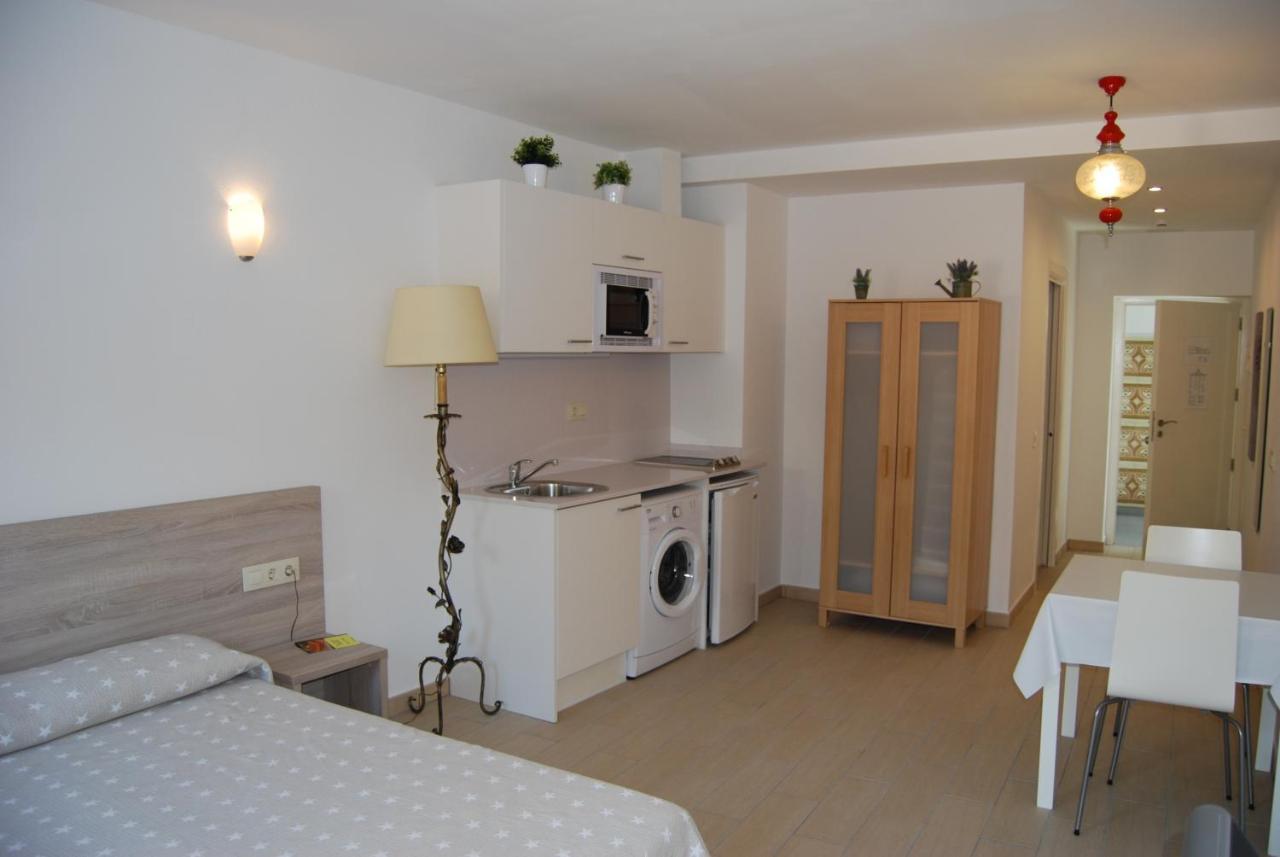 Fonda Comerc Estudio Doble Torroella De Montgri Exterior photo