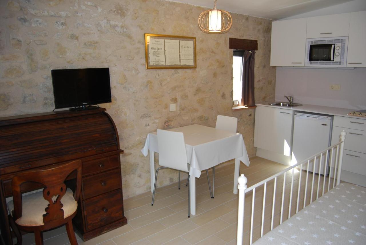 Fonda Comerc Estudio Doble Torroella De Montgri Exterior photo