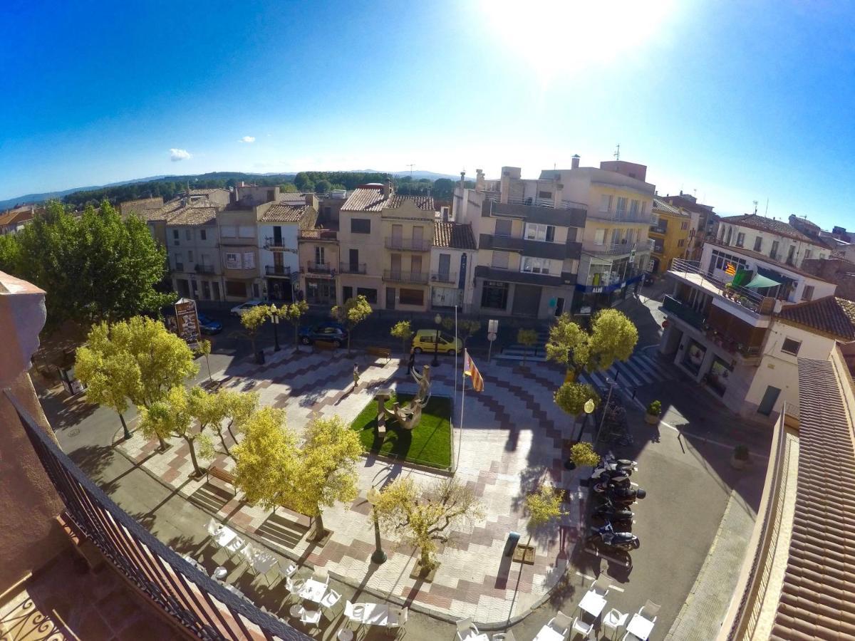 Fonda Comerc Estudio Doble Torroella De Montgri Exterior photo